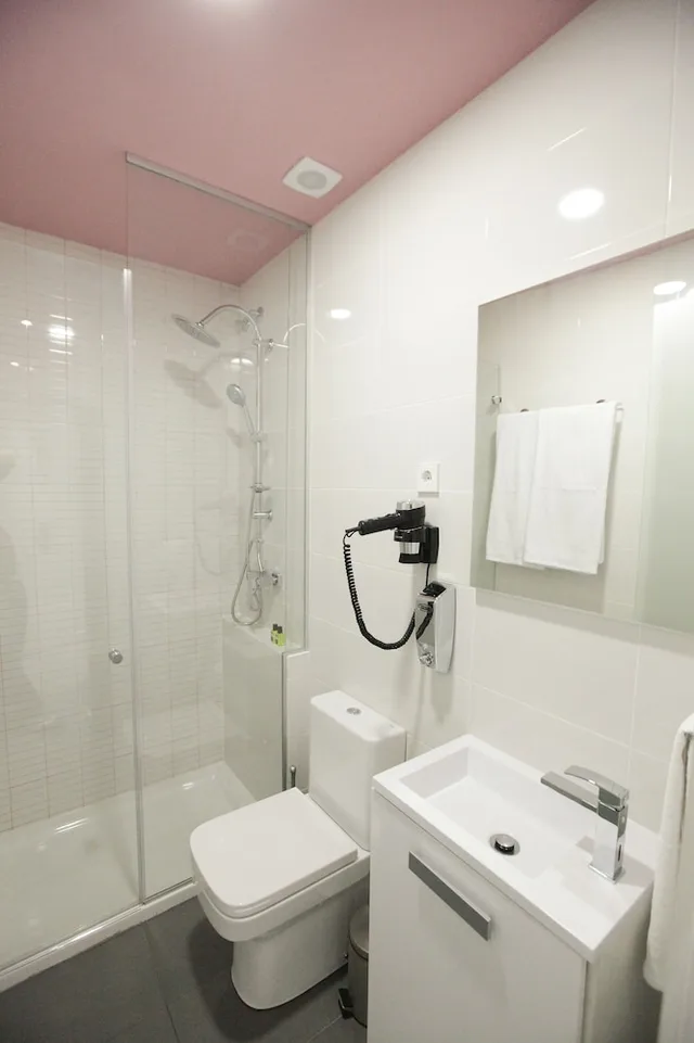 Room, Single, Double Bed, Vitium Urban Suites 7/10
