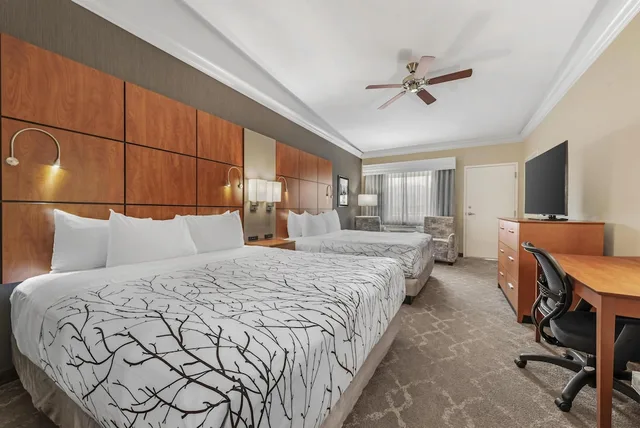 جناح بسريرين كوين، Best Western Plus Silver Saddle Inn 4/9