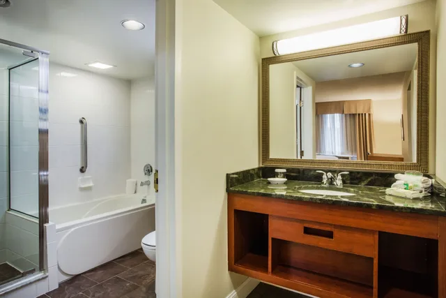 جناح بسرير كينج، Holiday Inn Saratoga Springs 5/5