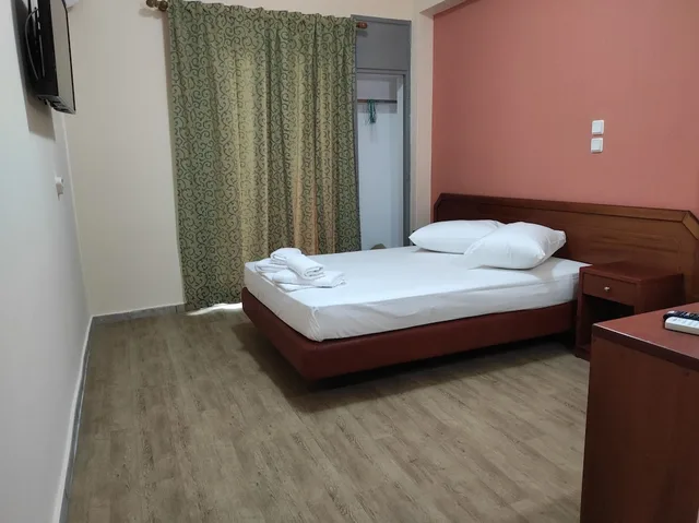 غرفة اقتصادية ثلاثية بسرير مزدوج وسرير فردي، Hotel Lido 1/6