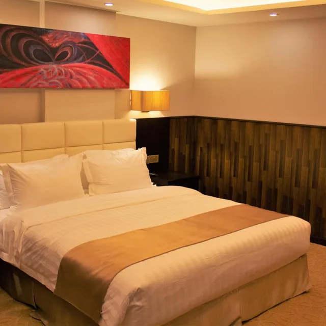 Crown, Suite, Double Bed، The Secure Inn Hotel Muscat 2/4