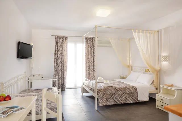 غرفة قياسية ثلاثية بسرير مزدوج مع أريكة، Sea View 3/10