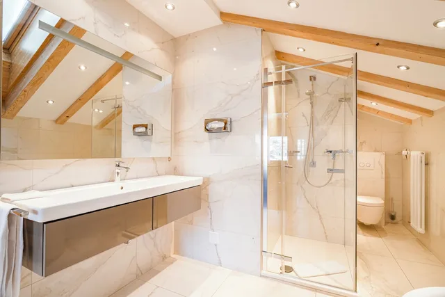 غرفة ثلاثية بسرير كينج وسرير فردي، Hotel Parnass 7/9