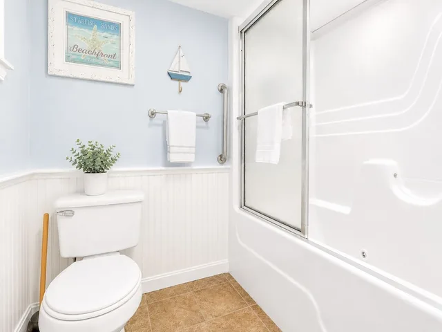 3 Bedrooms, Cottage, King and Twin Beds, Queen Bed, Colonial Acres Resort 5/7