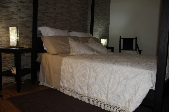 1 Bedroom, Panoramic, Suite, King Bed, Hill View, Private Bathroom, Giumbabulla Luxury 3/3