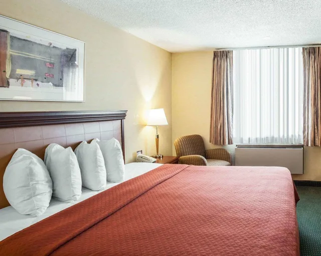 غرفة قياسية بسرير كينج، Quality Inn SeaTac Airport Seattle 4/6