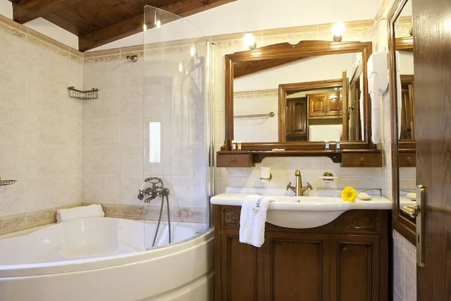 جناح عائلي بسرير كوين مع أريكة، Villa Elia 1/2