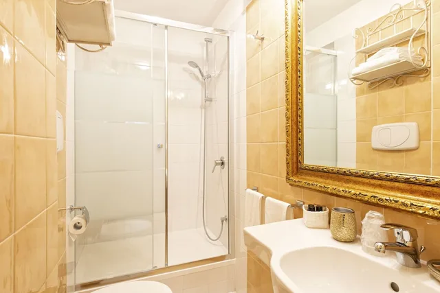 غرفة فاخرة ثلاثية بحمام خاص، Canova Rooms 4/5