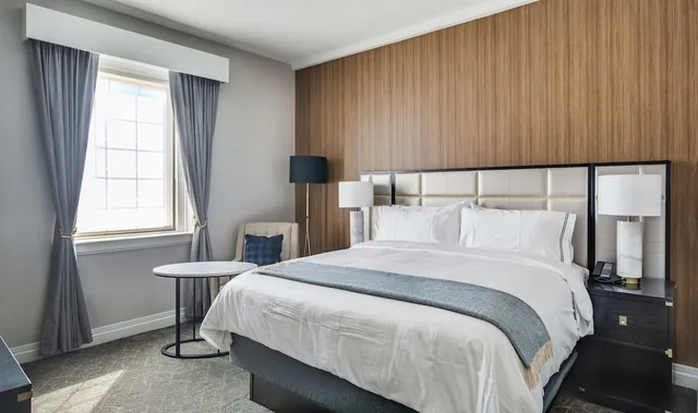 Rain, King Bed، The Sire Hotel Lexington Tapestry Collection By Hilton 3/3