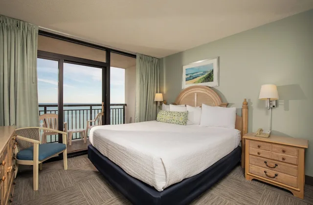 3 Bedrooms, Condo, Deluxe, 2 Double Beds, 2 King Beds, Ocean Front, Sofa، Grande Shores Ocean Resorts Condominiums 3/7