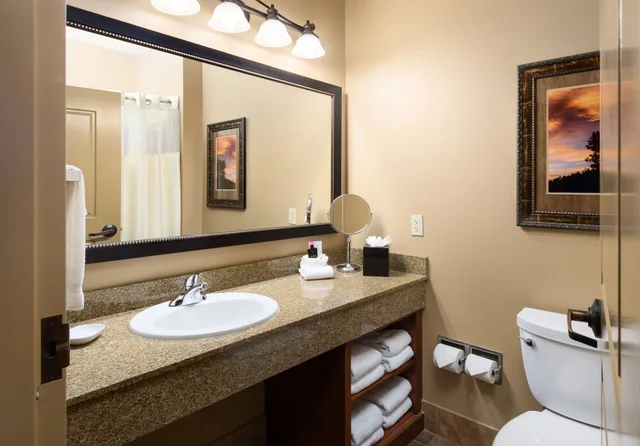 غرفة ديلوكس بسريرين كوين، The Lodge At Deadwood Gaming Resort 2/5