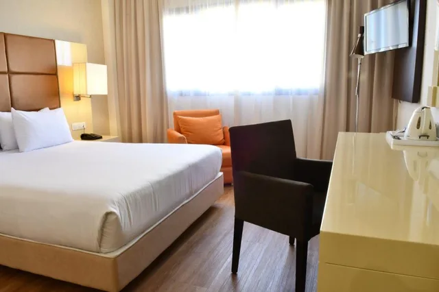 غرفة قياسية بسرير مزدوج للمدخنين، Holiday Inn Madrid Las Tablas 3/7