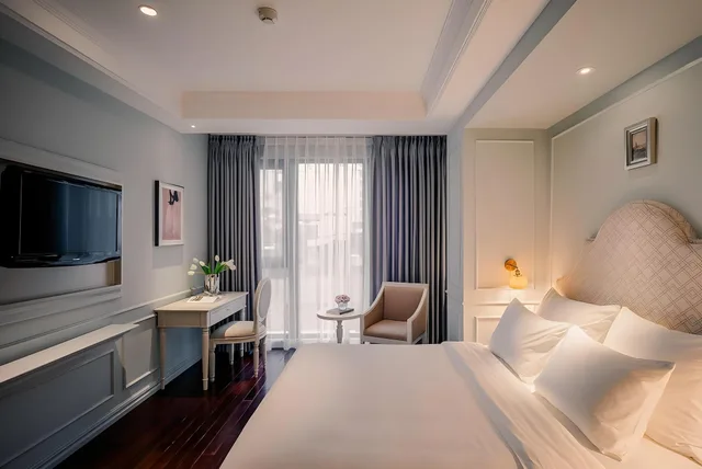 Chic، Le Jardin Hotel Haute Couture 1/2