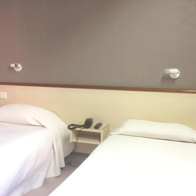 غرفة بسريرين منفصلين، Hotel Du Sud Vieux Port 6/10