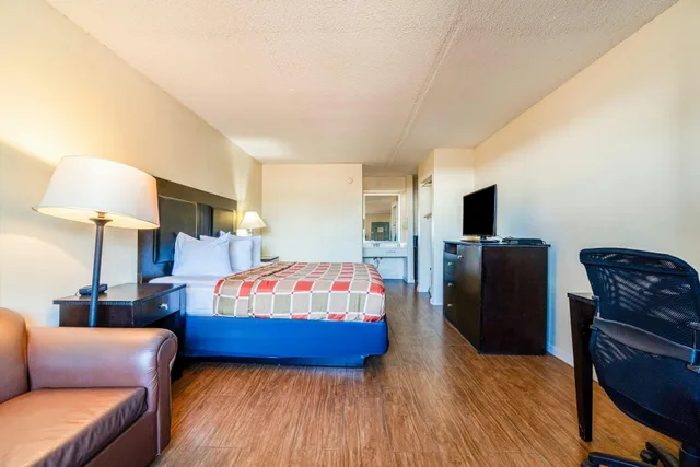 غرفة بسرير كينج للمدخنين، Executive Inn Port Lavaca by OYO 5/7