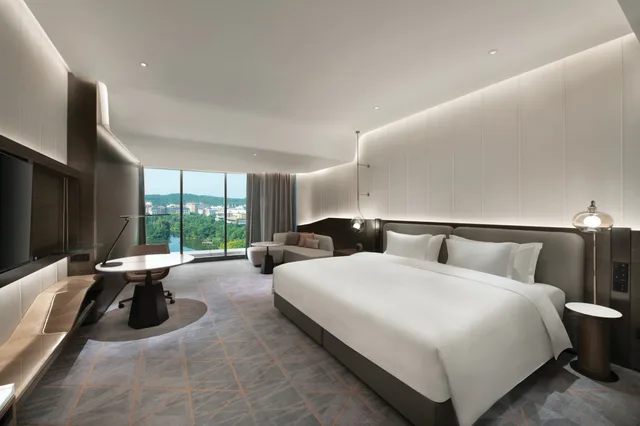 غرفة بريميوم بسرير كينج، CROWNE PLAZA WUHAN OPTICS VALLEY 1/3