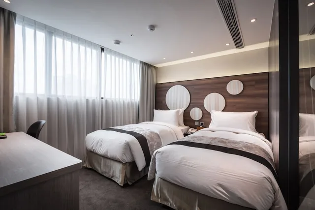 غرفة ديلوكس بسريرين منفصلين بإطلالة على المدينة بشرفة، Green World Hotel Songshan 2/7