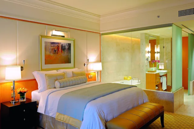 غرفة كلوب بسرير كينج مع دخول الصالة، The Ritz Carlton Dubai International Financial Centre 6/10
