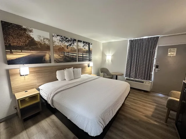 غرفة بسرير كينج، Days Inn by Wyndham Adel I-75 1/10
