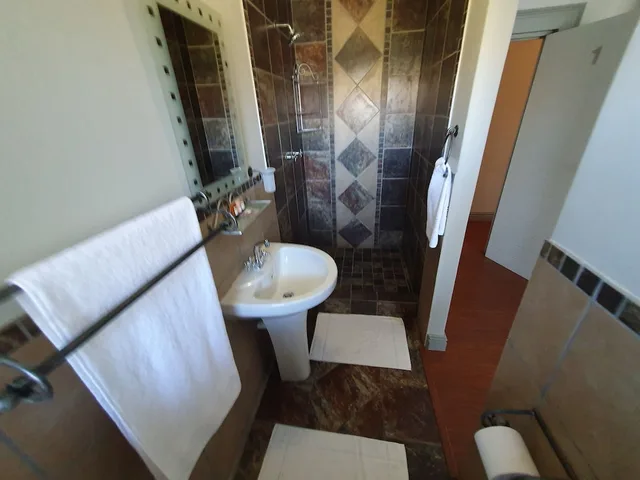 غرفة بسرير كوين، Alabaster Box B&B 1/1