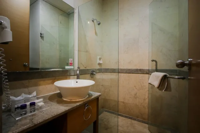 غرفة ديلوكس بسرير كينج، Serela Riau Hotel Bandung 5/7