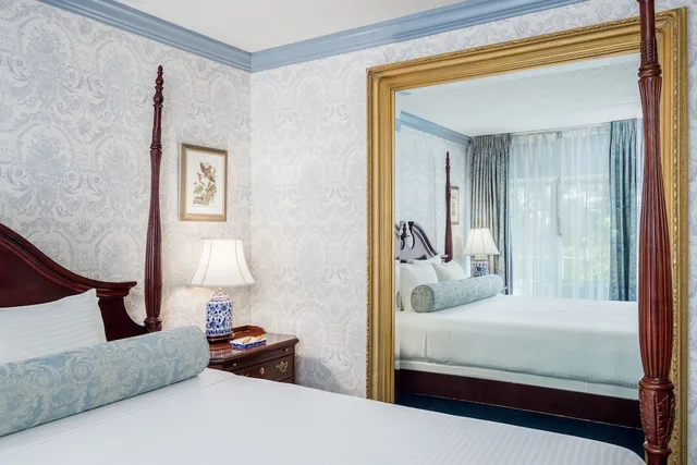 جناح بسرير كوين، The Farmington Inn &amp; Suites 4/4