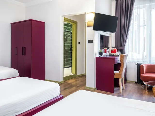 غرفة قياسية رباعية بسرير مزدوج وسريرين منفصلين، Azze Hotel 3/10
