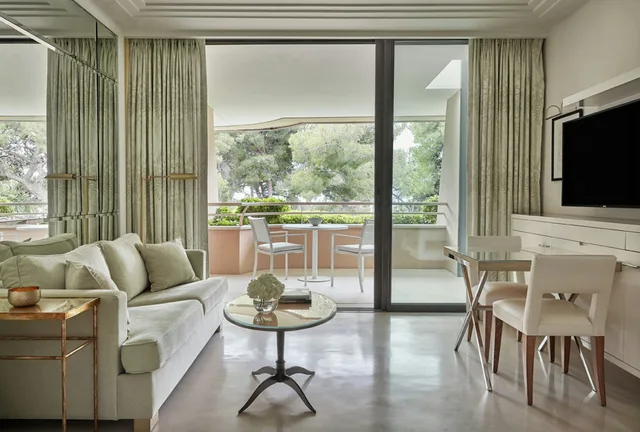 Deluxe, King Bed, Terrace, Grand Hotel du Cap-Ferrat, a Four Seasons Hotel 1/1
