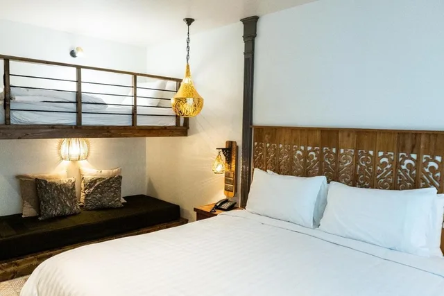 غرفة عائلية بسرير مزدوج، Tints of Blue Hotel 1/10