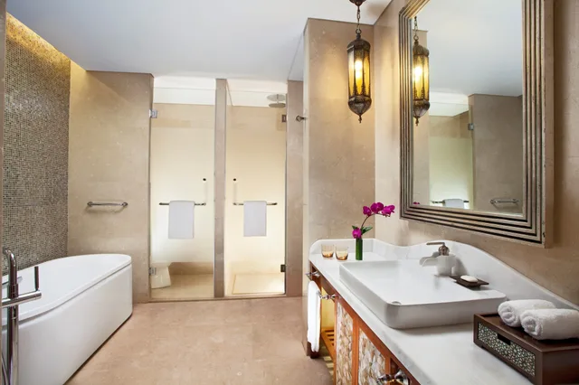 غرفة ديلوكس بسريرين مزدوجين بإطلالة على الحديقة بشرفة، Sheraton Qingyuan Lion Lake Resort 2/2