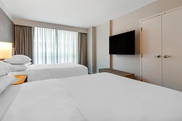 1 Bedroom, Suite, Accessible, Sheraton Suites Old Town Alexandria 2/4