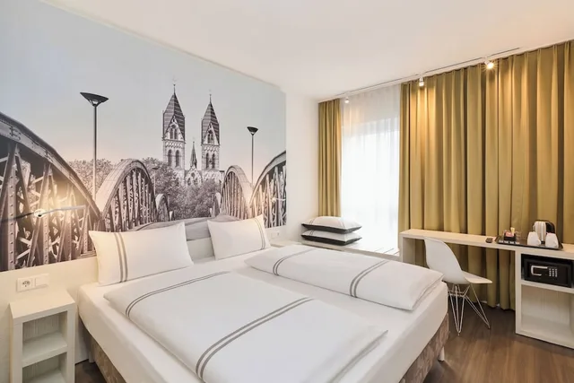 غرفة بسرير مزدوج لذوي الإعاقة، Premier Inn Freiburg City Nord 1/7