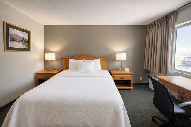 1 Queen Bed - Mobil Access Tub Nsmk Micfridg، Motel6 Rawlins, WY 1/7