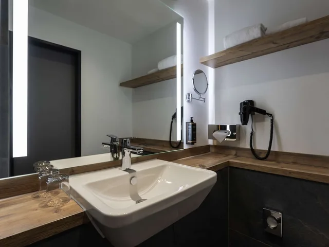 غرفة قياسية بسرير كوين، Mercure Hotel Garmisch Partenkirchen 6/7