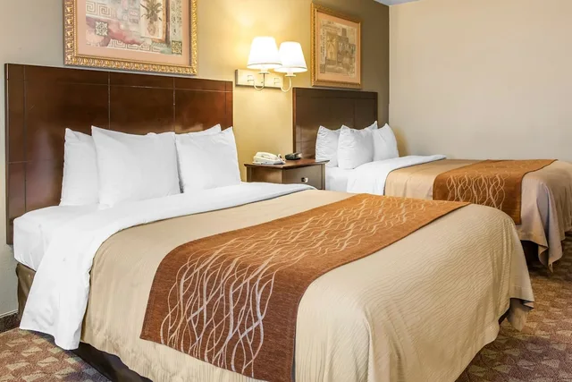 غرفة بسريرين كوين لذوي الإعاقة، Quality Inn Defiance 3/5
