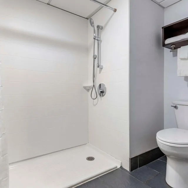 جناح تنفيذي بسريرين كوين مع أريكة، Comfort Inn & Suites Liverpool - Syracuse North 2/6