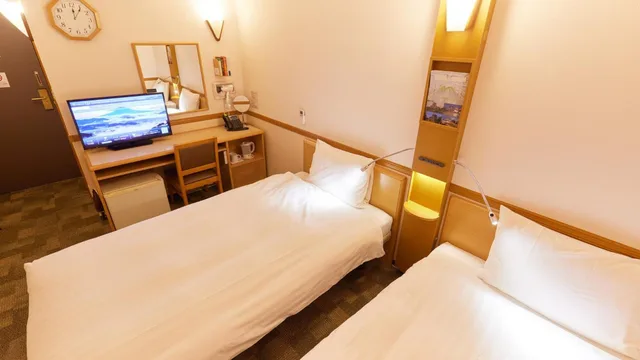غرفة بسريرين منفصلين للمدخنين، TOYOKO INN HOKKAIDO ASAHIKAWA-EKI HIGASHI-GUCHI 4/10