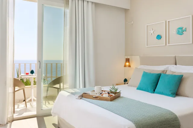 غرفة سوبيريور بسرير مزدوج بإطلالة على البحر، Albatros Beach Hotel 1/6