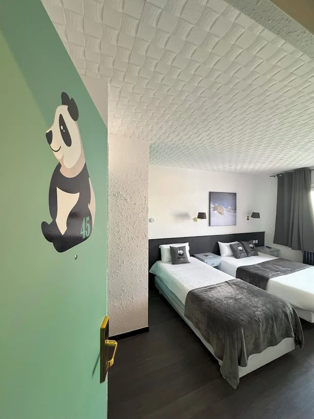 غرفة كومفورت بسرير كوين وسرير فردي، Hotel Panda 1/1