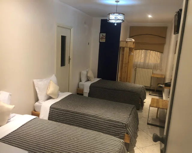 غرفة كلوب ثلاثية بثلاثة أسرّة، Hotel Grand Bassin 1/1