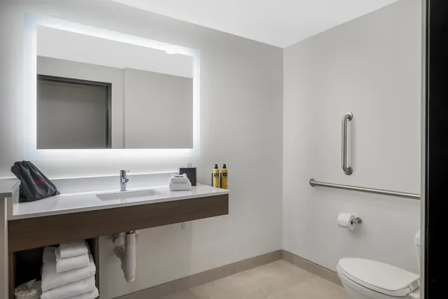 غرفة قياسية بسرير كينج لذوي الإعاقة، Best Western Plus Gilbert/Mesa 7/8