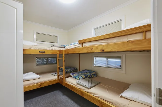 كابينة سوبيريور بأسرّة بطابقين وسرير كوين بغرفتي نوم، Big4 Beachlands Holiday Park 4/4