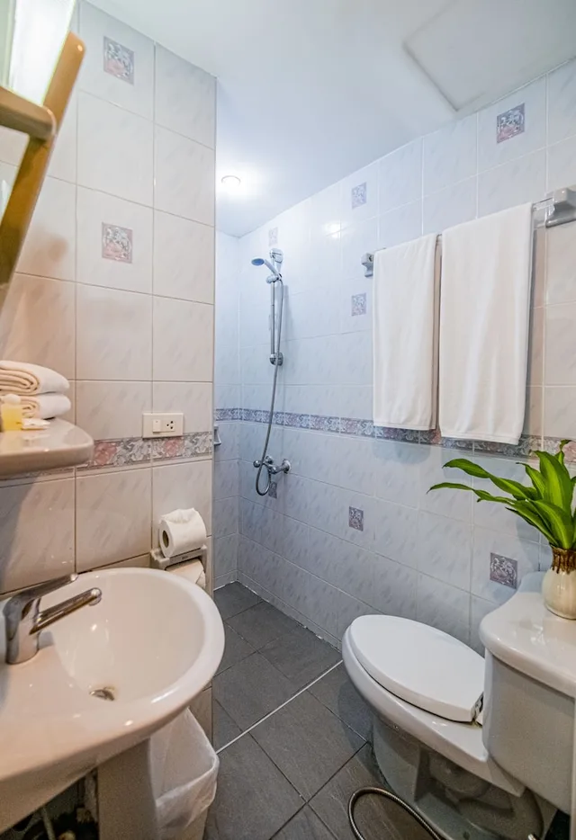 Deluxe, Double Bed, No Window، The Yorkshire Hotel 7/9