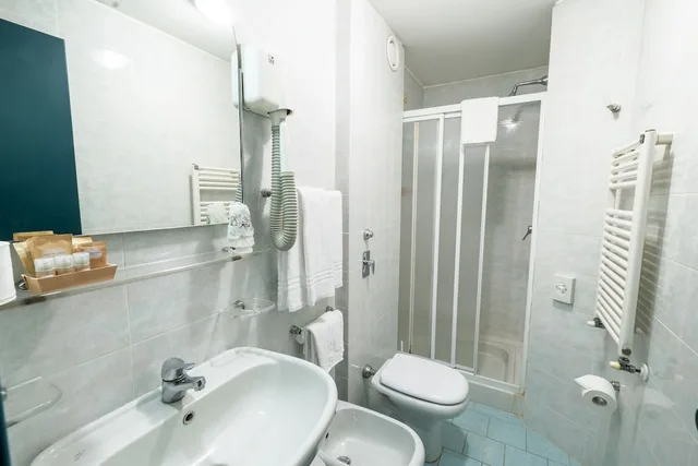 غرفة ثلاثية بثلاثة أسرّة، Hotel Des Etrangers 7/7