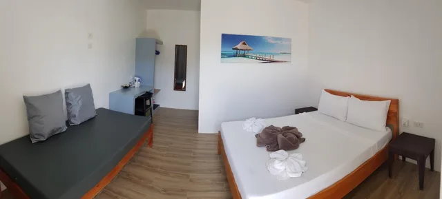 غرفة ديلوكس بسرير مزدوج بشرفة، Positano Alona Beach Panglao 1/10
