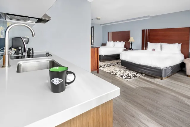 Room, 2 Queen Beds, Kitchenette, Inn At Seaside 3/5