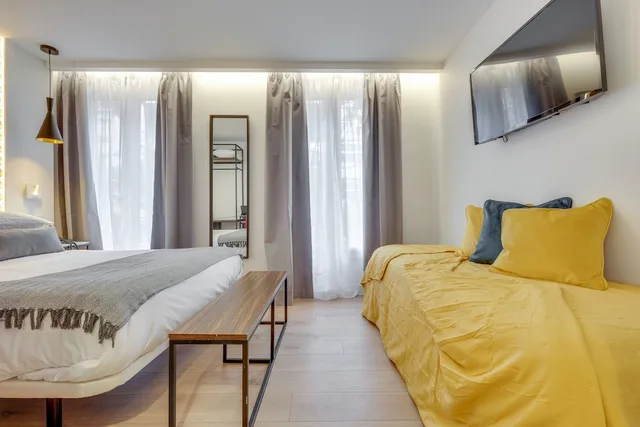 غرفة كومفورت ثلاثية بسرير كينج وسرير فردي، HOTEL BEAUSEJOUR 2/5