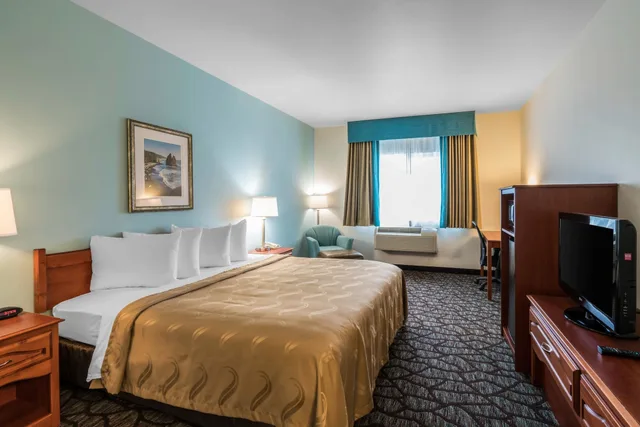غرفة قياسية بسرير كينج لذوي الإعاقة، Quality Inn & Suites Sequim at Olympic National Park 5/6