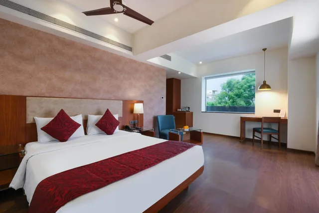 Suite, Double Bed, 7 APPLE HOTEL VIMANNAGAR, PUNE 1/3