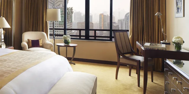 غرفة كلوب ديلوكس بسرير كينج بإطلالة على المدينة، Portman Ritz Carlton 5/7